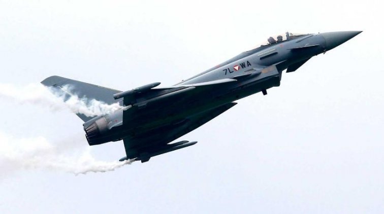 Американский летчик сел в "Еврофайтер" после F-22 - «Армия»