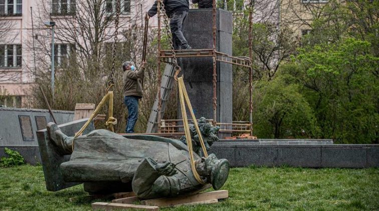 Чехов засудят за снос памятника советскому маршалу - «Политика»