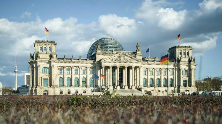 Германия испугалась российской помощи США в борьбе с COVID-19 - «Политика»