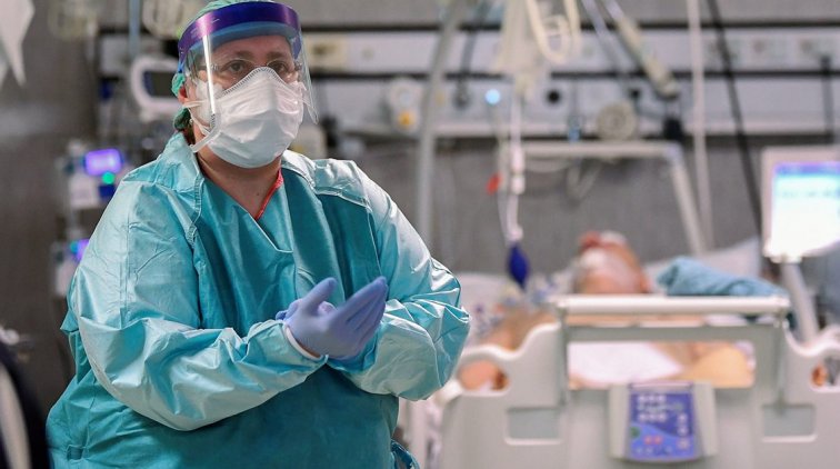 Госпитали принимают не лечить, а умирать: коронавирус сорвал с Запада маску гуманизма - «Новости дня»