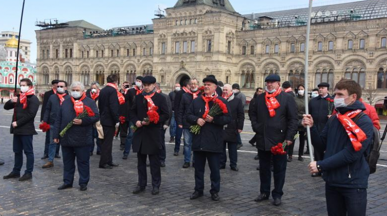 Коммунисты массово вышли на улицы, поставив под угрозу здоровье россиян - «Новости дня»