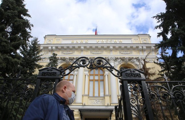 Коронавирус разжег тлеющие конфликты элит: эксперт о претензиях ЦБ к Глазьеву - «Власть и Общество»