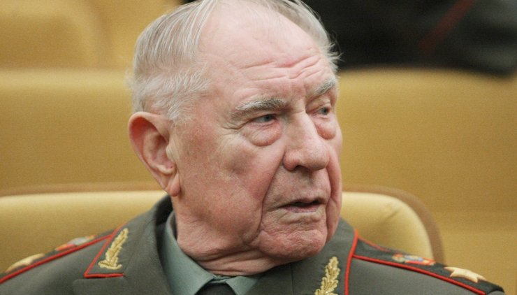 Маршал Язов осуждал Путина за драпировку Мавзолея 9 мая - «Новости дня»