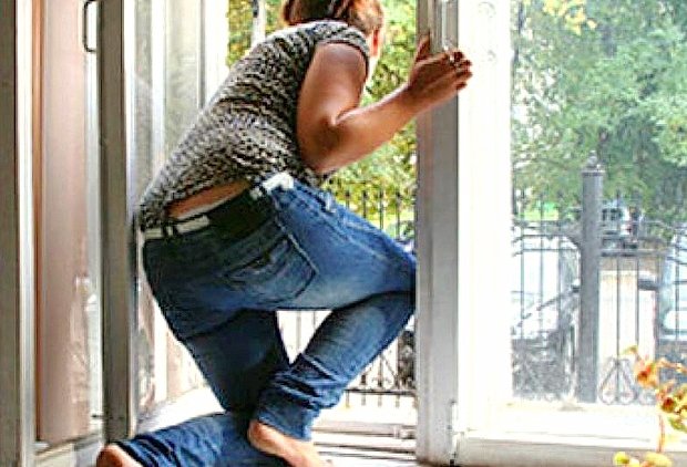 Полиция Пензы рассказала о ловле прыгающих с балкона женщин - «Новости дня»