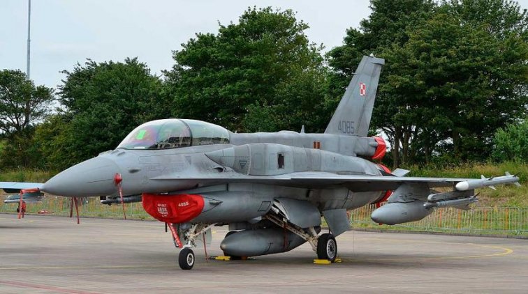 Польский F-16 выполнил странный маневр рядом с Су-27 - «Армия»