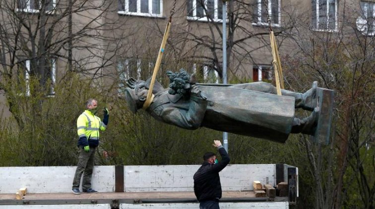 Россия нашла американский след в сносе памятника Коневу - «Политика»