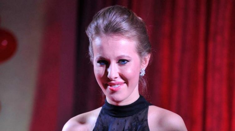 Шоумен довел до слез Собчак в тапках из рыб - «Культура»