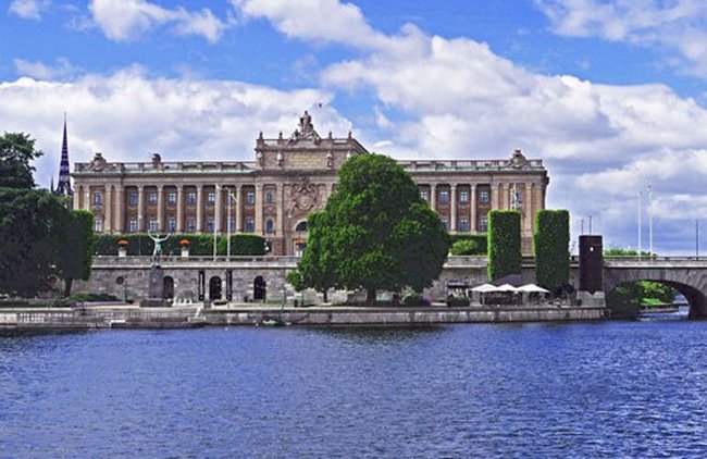 Шведская модель: страна отказалась бороться с коронавирусом - «Власть и Общество»