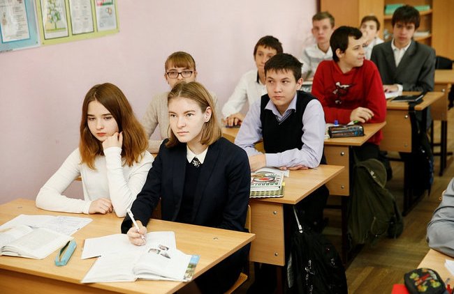 Сухпаек из пяти картофелин и двух сосисок выдали малоимущим школьникам в Карелии - «Власть и Общество»