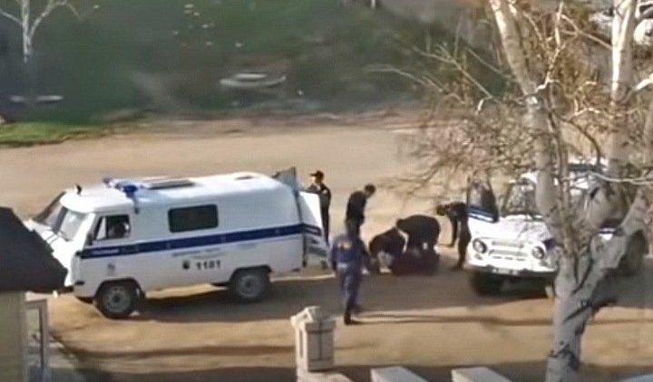 Уголовное дело возбуждено после избиения жителя алтайского Змеиногорска полицейскими - «Новости дня»