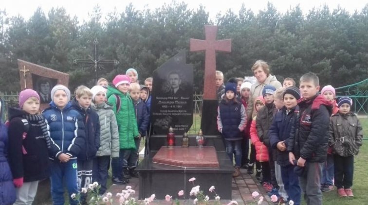 Украинских школьников заставили почтить память гитлеровца - «Новости дня»