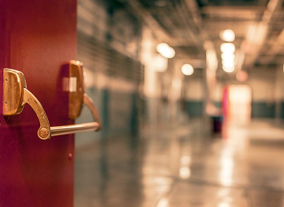 В Красноярске главврач госпиталя на совещании с главой Минздрава выпала из окна - «Новости дня»