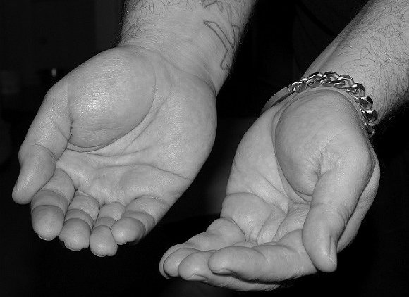 В соцсетях появилась петиция с требованием выплатить всем гражданам РФ по 100 тысяч руб. - «Новости дня»