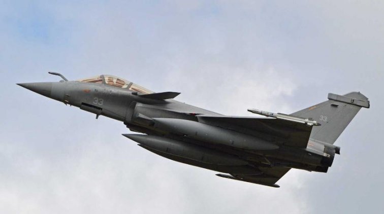 Во Франции пенсионер случайно катапультировался из истребителя - «Армия»