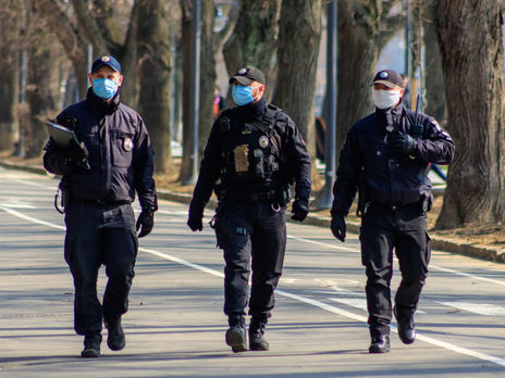 Одесские полицейские обвинили торговца кофе в нарушении карантина и 15 минут сидели на нем верхом. Видео - «Новости Дня Видео»
