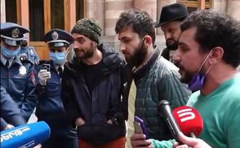 Он отверг прежнюю власть, а новая оставляет его без света и газа - «Общество»