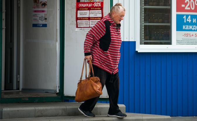 «Отдай деньги, а то пенсии не будет»: Мошенники грабят стариков по правилам пенсионной реформы - «Экономика»