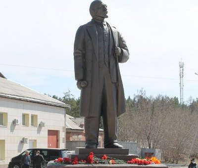 Памятник Ленину высотой почти три метра установили в Саянске - «Новости дня»