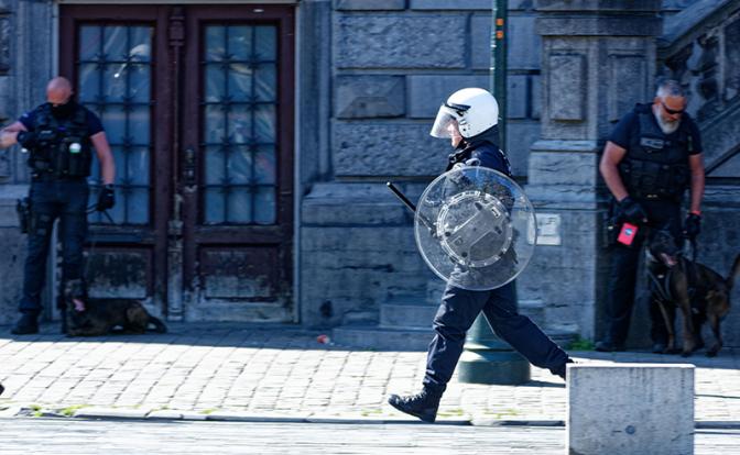 Симпотомы COVID-19: Беспомощность властей и растущее недовольство населения - «Политика»