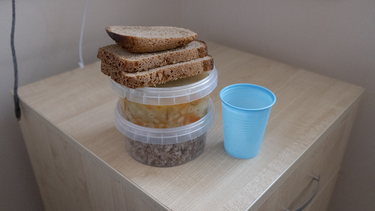 «Столовая низшего сорта»: как кормят больных COVID-19 - «Новости дня»