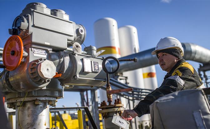 Трамп, спасая свою сланцевую нефть, неожиданно спас Путина - «Последние новости»