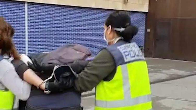 В Барселоне задержали украинца, разгромившего спортклуб и похитившего телеведующую - «Новости дня»