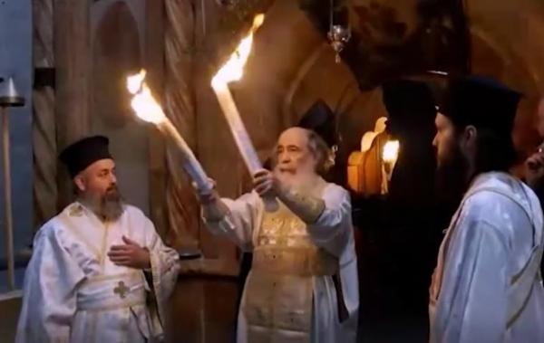 В Иерусалиме по завершению молитв представителей армянского и греческого духовенства вынесли лампады с Благодатным огнем - «Общество»