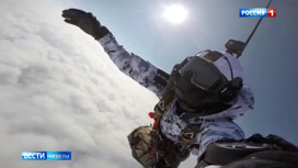 Вести недели Эфир от 26.04.2020. Минус 60 и 10 тысяч метров: мировой рекорд от российских десантников - «Телеканал «Россия»