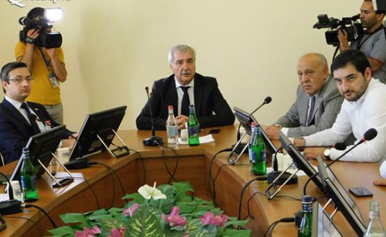 Власти организуют утечки из "апрельской" комиссии - «Политика»