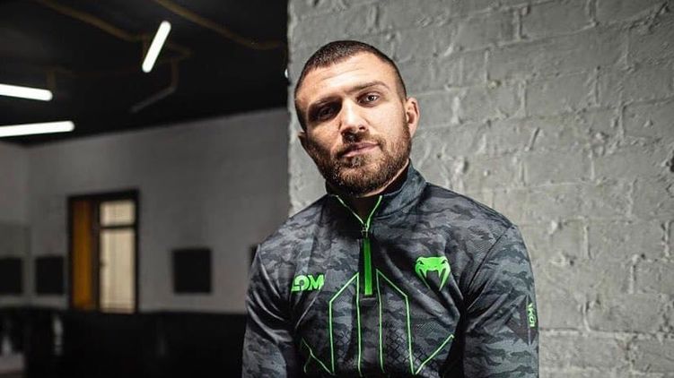 Боксеров-чемпионов мира Усика и Ломаченко внесли в базу "Миротворца" за съемки в фильме - «Новости дня»
