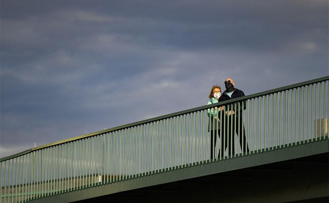 COVID-19: Полиция обещает жестко карать женщин за секс на стороне - «Последние новости»