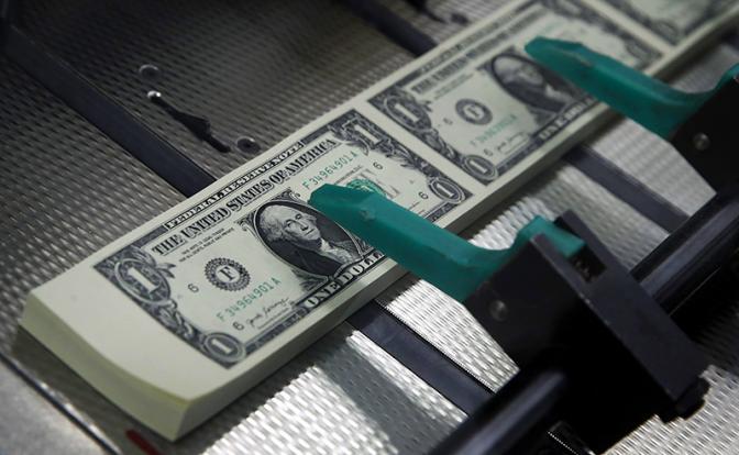 Доллары на руках становятся в России токсичными - «Последние новости»