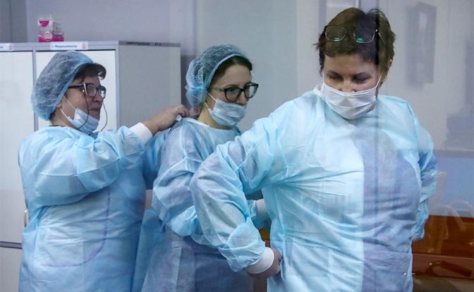 Коронавирус во власти: Медиков бросили умирать, а сами делят деньги - «Общество»