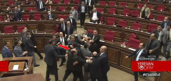 Кто исподтишка дал леща Эдмону Марукяну? (видео) - «Общество»