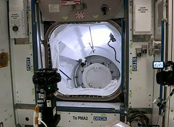 Астронавты с корабля SpaceX перешли на МКС - «Новости дня»