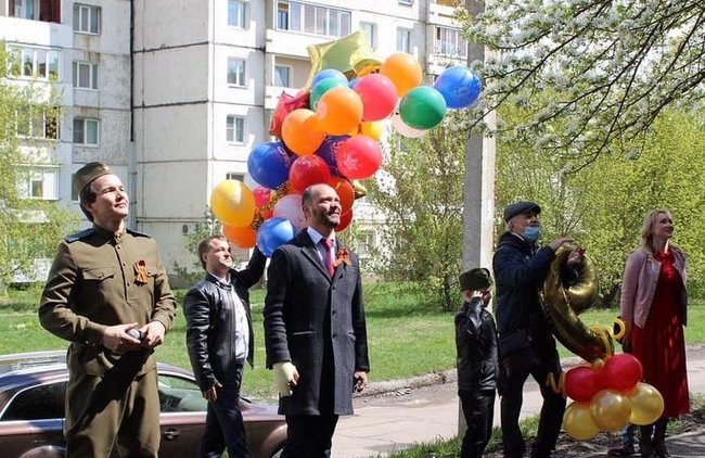 Депутаты Думы Иркутска нашли безопасный способ поздравить ветеранов с Днем Победы - «Власть и Общество»