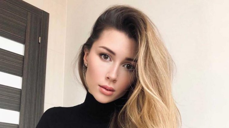 Дочь Заворотнюк в цветах засветила глубокий вырез - «Культура»