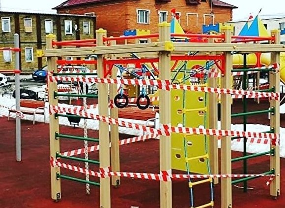 «Хватит злить людей, коллеги…» Салехардский депутат, борясь с коронавирусом, обмотал пле - «Новости дня»