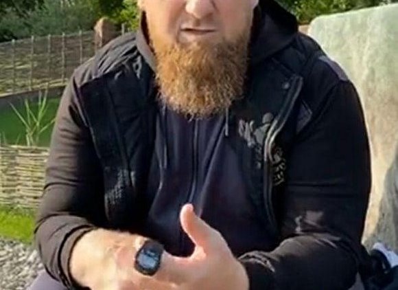 Кадыров объяснил, почему на его руке был медицинский катетер - «Новости дня»