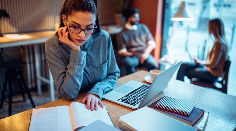 Почти треть россиян не может заставить себя что-либо делать на самоизоляции - «Новости дня»