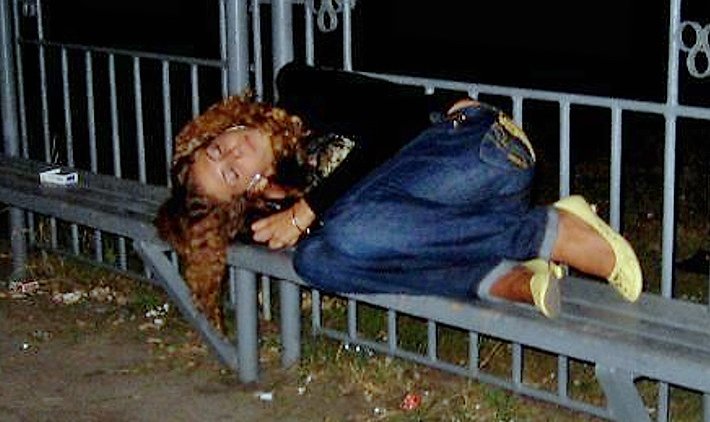 Прохожие в Москве спасли от смерти отравившуюся наркотиками школьницу - «Новости дня»