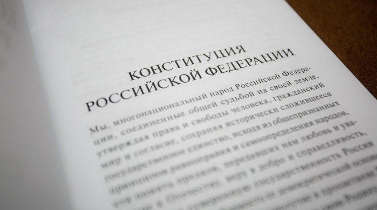 Путин внес в Думу закон со ссылкой на поправки к Конституции, не дожидаясь голосования - «Новости дня»