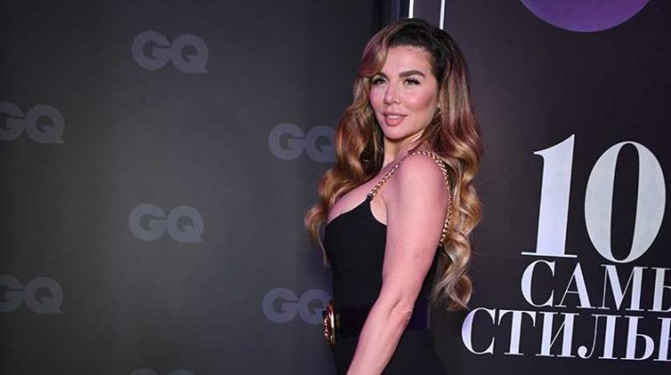 Седокова на прогулке разделась до белья - «Культура»