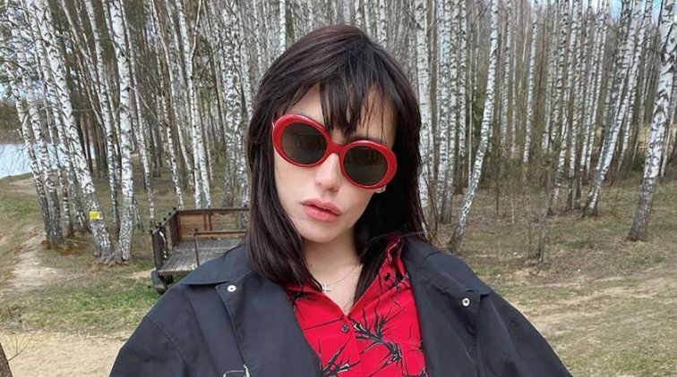 Серябкину поймали у забора в прозрачной кофте - «Культура»