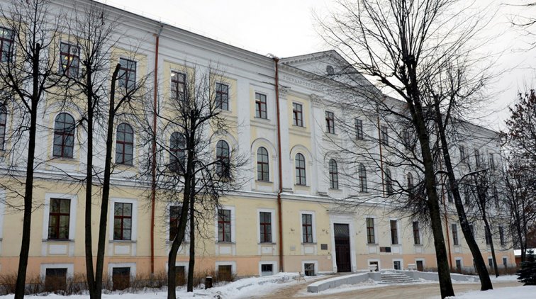 В Твери с бывшего здания НКВД демонтировали мемориальные доски о расстрелянных поляках - «Новости дня»
