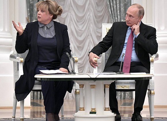 Власть хочет праздника с песнями, но вирус никуда не делся - «Новости дня»