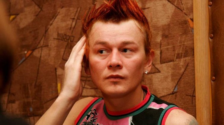 Звезду "Отпетых мошенников" выселяют на улицу с младенцем на руках - «Культура»