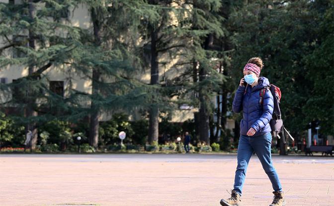 «Место тебе в скотобойне, дебилка в наморднике»: Маски-шоу в Сочи опасны для жизни - «Общество»