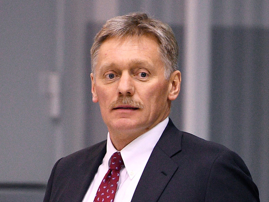 Песков предположил, что заболел коронавирусом из-за снятого бейджа - «Новости дня»