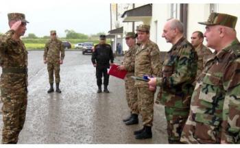 Сбившим вражеский БПЛА военнослужащим вручены награды - «Политика»